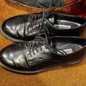 LA Underground  black leather shoes